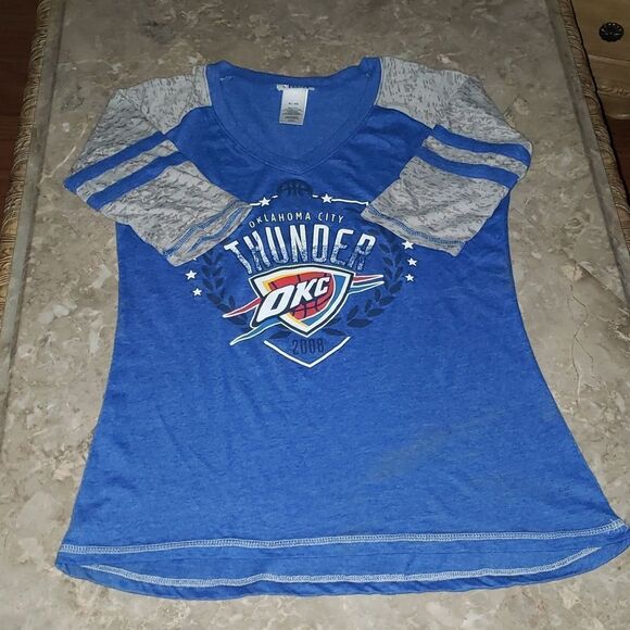 Oklahoma City Thunder NBA V-Neck Short Sleeve Tee-Shirt - Picture 4 of 7